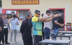 Kapolres dan Dandim 1407 Hadiri Latihan Menembak di Lapangan Tembak Brimob Bone