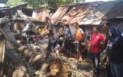 Peduli Sesama, Legislator Muchlis Misbah Tinjau Rumah Warga Tertimpa Pohon di Muh Yamin