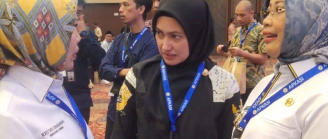 Bupati Luwu Utara, Indah Putri Indriani, menghadiri Rapat Kerja Nasional (Rakernas) dan Apkasi Otonomi Expo (AOE) 2023 yang digelar Asosiasi Pemerintah Kabupaten Seluruh Indonesia (Apkasi) di ICE BSD, Kabupaten Tangerang, Kamis, 20 Juli 2023.