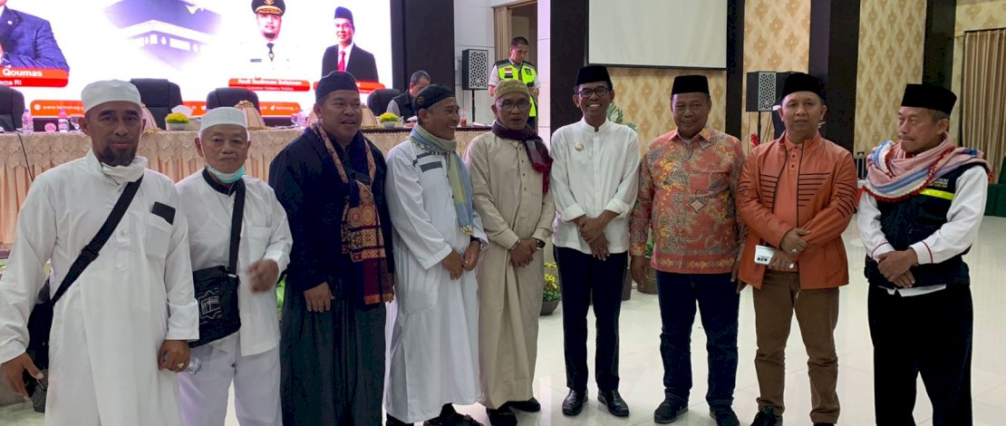 Pj Bupati Takalar Dr Setiawan Aswad menyambut kedatangan jemaah haji asal Takalar yang tiba di Asrama Haji Sudiang, Sabtu, 22 Juli 2023. 