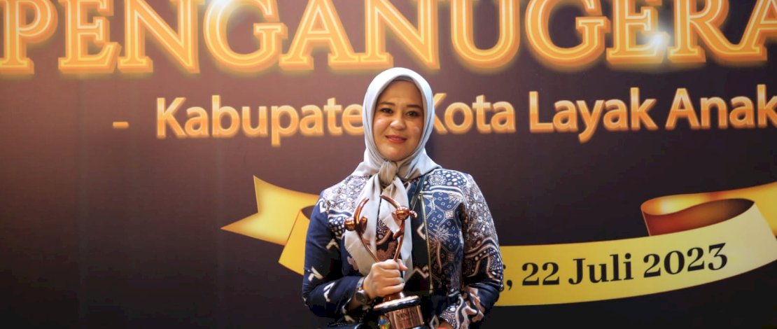 Terima Langsung Penghargaan KLA, Wawali Makassar Harap Tahun Depan Raih Kategori Utama Terima Langsung Penghargaan KLA, Wawali Makassar Harap Tahun Depan Raih Kategori Utama