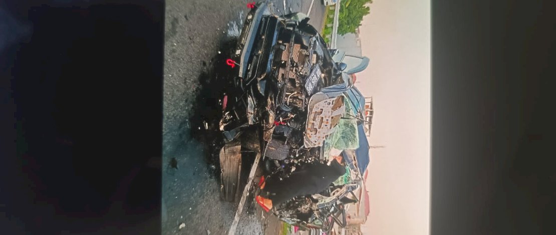 Tabrakan kendaraan terjadi di Tol Reformasi KM-4+600 B, Makassar, Sulawesi Selatan. Tiga unit kendaraan rusak dan satu orang terluka.