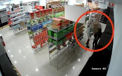 Dua Saudara Kembar Tertangkap Mencuri Aksesoris HP