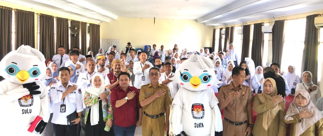 KPU Kota Makassar Sosialisasikan Pemilih Pemula di SMA Negeri 2 Makassar dalam Kirab PEMILU