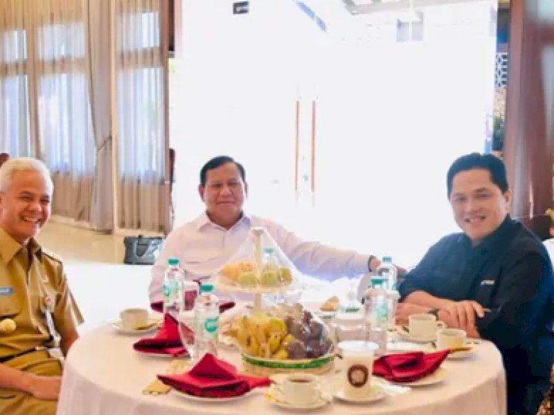 Sarapan Tak Biasa: Prabowo, Ganjar, Erick Thohir, dan Gibran Rakabuming Raka Duduk Bersama di Bandara Adi Soemarmo