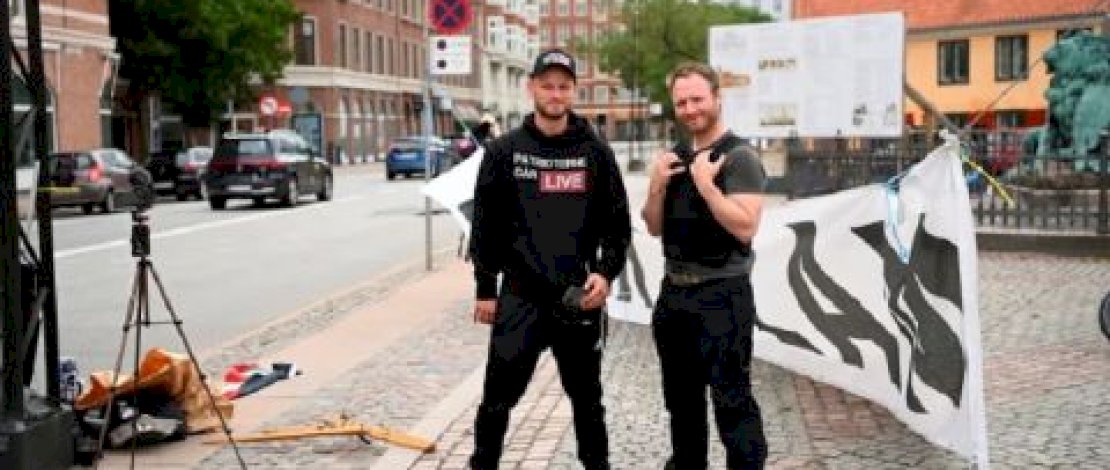 Tampang dua demonstran yang menginjak-injak dan membakar Al-Quran di depan Kedutaan Irak di Copenhagen, Denmark, Senin (24/7/2023). Foto/Ritzau Scanpix/Thomas Sjoerup/via REUTERS Tampang dua demonstran yang menginjak-injak dan membakar Al-Quran di depan Kedutaan Irak di Copenhagen, Denmark, Senin (24/7/2023). Foto/Ritzau Scanpix/Thomas Sjoerup/via REUTERS