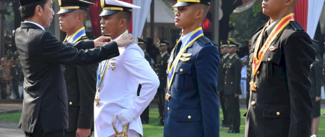 Presiden Jokowi Berikan Penghargaan Adhi Makayasa kepada Empat Perwira TNI-Polri Berprestasi Tahun 2023