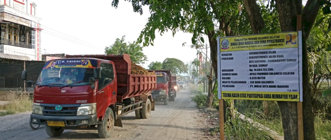Pemerintah Provinsi Sulawesi Selatan melalui Dinas Bina Marga dan Bina Konstruksi mulai melakukan rekonstruksi jalan ruas batas Soppeng-Pangkajene Sidrap.