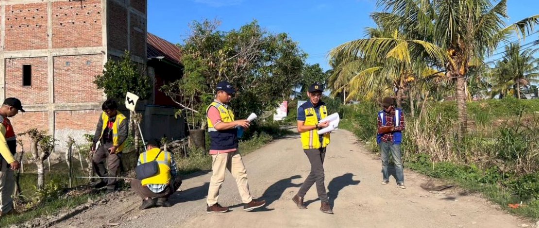 Dinas Bina Marga dan Bina Konstruksi mulai menangani perbaikan jalan pada ruas Anabanua - Malake - Batas Sidrap di Kabupaten Wajo.