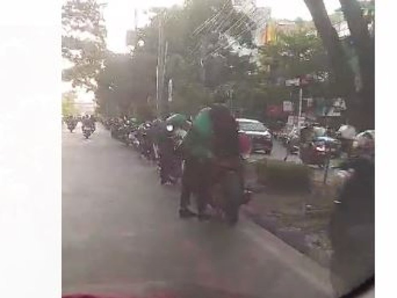 Driver Parkir Sembarangan di Depan Mal Panakkukang, Dishub Bakal Panggil Pengelola Mal dan Perusahaan Ojol