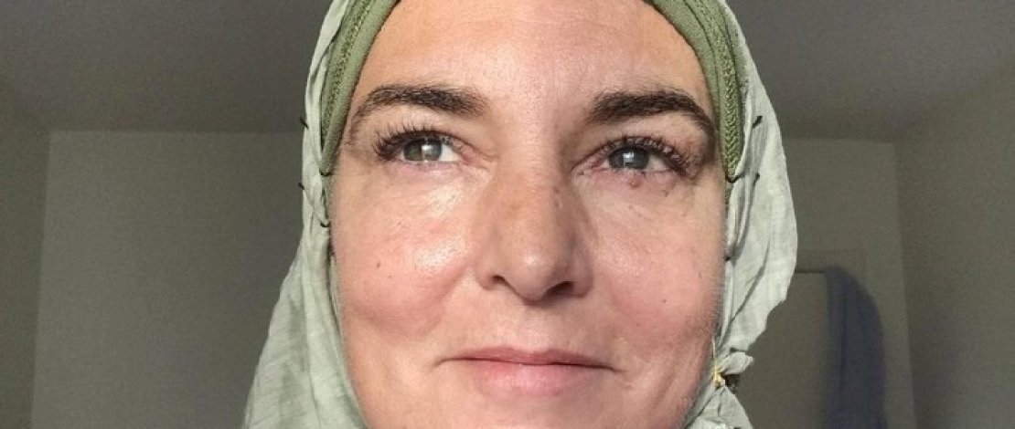 mendiang penyanyi Sinead o'Cornor semasa hidupnya.