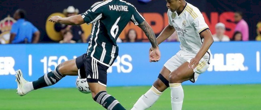 Momen Jude Bellingham mencungkil bola di laga Real Madrid vs Manchester United, uji coba pramusim 2023 (c) AP Photo/Michael Wyke Momen Jude Bellingham mencungkil bola di laga Real Madrid vs Manchester United, uji coba pramusim 2023 (c) AP Photo/Michael Wyke