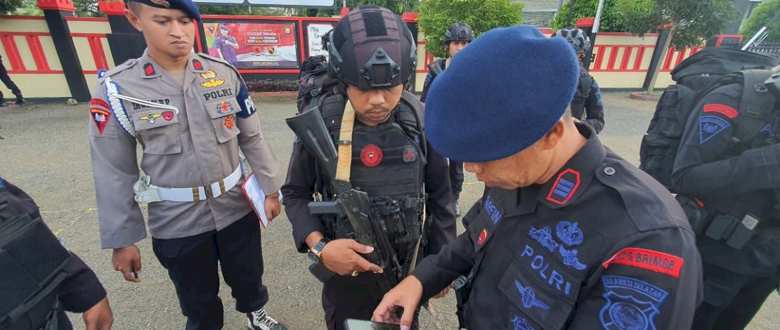 Mendadak Seluruh Handphone Anggota Brimob Bone Diperiksa Mendadak Seluruh Handphone Anggota Brimob Bone Diperiksa