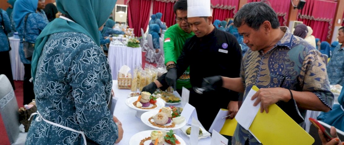 Tim Penggerak PKK Sulawesi Selatan menggelar Festival Pangan Beragam, Bergizi, Seimbang dan Aman (B2SA). Tim Penggerak PKK Sulawesi Selatan menggelar Festival Pangan Beragam, Bergizi, Seimbang dan Aman (B2SA).