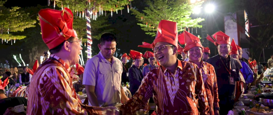 Wali Kota Makassar, Danny Pomanto dalam jamuan makan malam nagi peserta Kongres Arsitek se-ASEAN, di Anjungan Pantai Losari, Kamis, 27 Juli 2023.