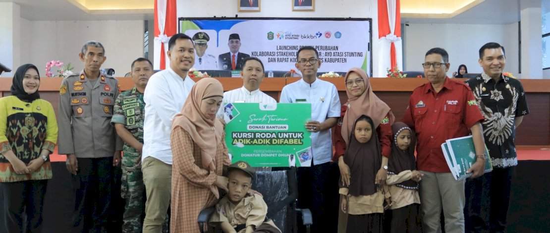 Sebagai bentuk kepedulian terhadap masyarakat, donatur Dompet Duafa juga menyumbangkan kursi roda untuk anak-anak difabel di Kabupaten Takalar