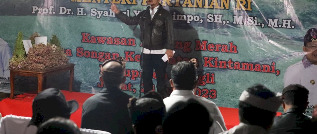Mentan SYL menggelar penanaman bawang merah di Desa Kedisan, Kecamatan Kintamani, Kabupaten Bangli, Provinsi Bali. Mentan SYL menggelar penanaman bawang merah di Desa Kedisan, Kecamatan Kintamani, Kabupaten Bangli, Provinsi Bali.
