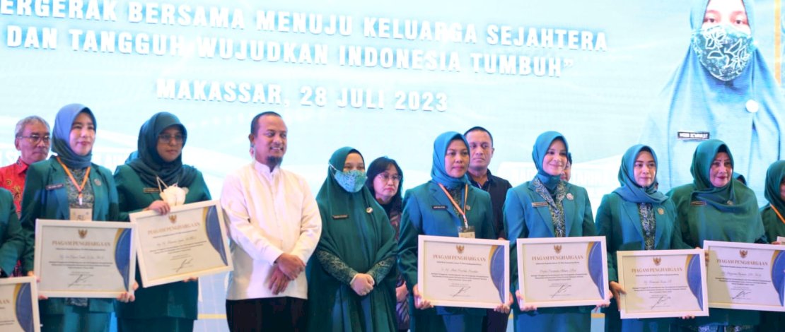 HKG Ke-51, Ketua TP PKK Gowa Terima Penghargaan