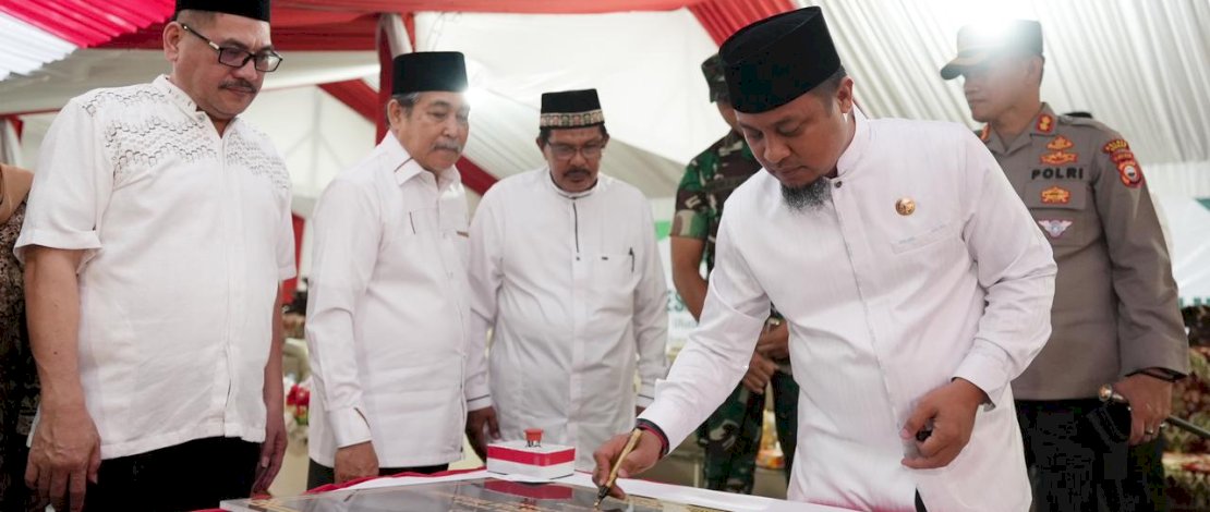 Gubernur Sulawesi Selatan Andi Sudirman Sulaiman meresmikan Pondok Pesantren (Ponpes) Tahfidzul Qur&rsquo;an Ibrahim, Kelurahan Uluwale, Kecamatan Watangpulu, Kabupaten Sidrap, Sabtu, 29 Juli 2023.