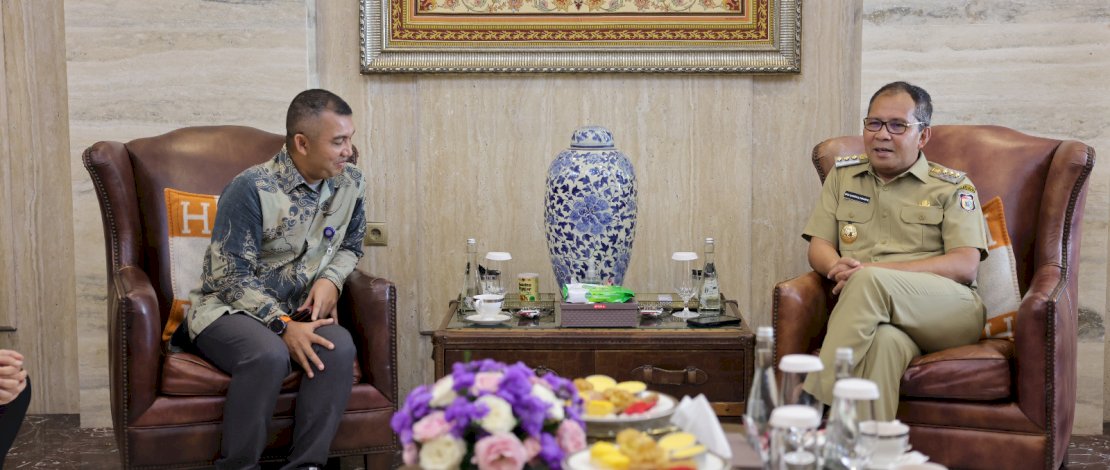 Wali Kota Makassar, Danny Pomanto menerima kunjungan Konsuler Jepang Makassar Ohashi Koichi di kediamannya, Senin, (31/07/2023).