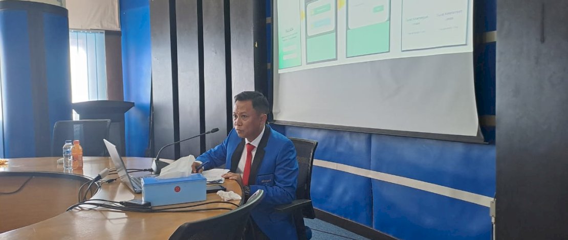Alamsyah Sahabuddin, Camat Tallo saat memaparkan disertasinya berjudul Kualitas Pelayanan Publik Berbasis Digital Governance di Kecamatan Tallo. Alamsyah Sahabuddin, Camat Tallo saat memaparkan disertasinya berjudul Kualitas Pelayanan Publik Berbasis Digital Governance di Kecamatan Tallo.