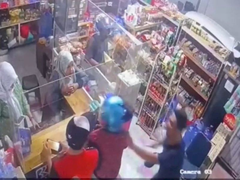 Pelaku Penganiayaan Gunakan Sajam Terekam CCTV