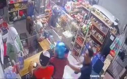 Pelaku Penganiayaan Gunakan Sajam Terekam CCTV