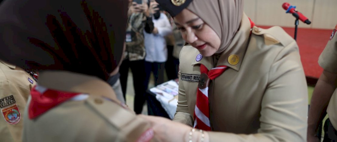 Fatmawati Rusdi melantik pengurus mabigus Pramuka Makassar