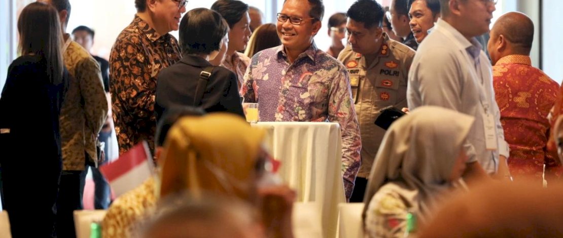 Wali Kota Makassar Moh Ramdhan Pomanto berdialog dengan peserta 30th Senior Management Programme Singapore, di The Rinra Makassar, Kamis, 3 Agustus 2023.