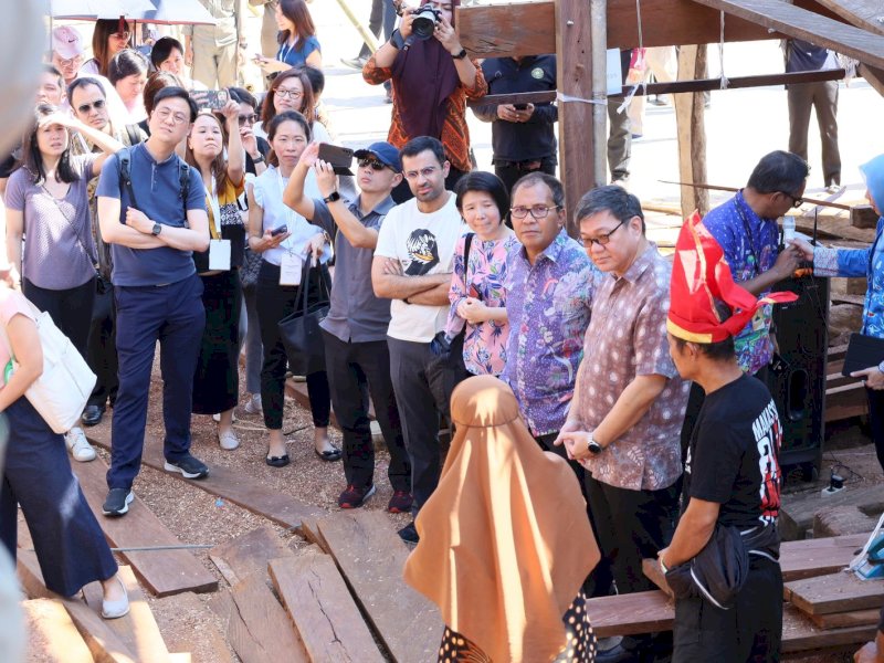 Danny Pomanto Pamer Pembuatan Kapal Pinisi ke Peserta Senior Management Programme Singapore 