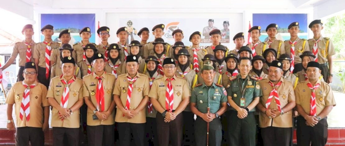 Kepala Kejaksaan Negeri Selayar, Hendra Syarbaini, melepas secara resmi Kontingen Peserta Raimuna Nasional (Rainas) XII 2023 Kwarcab Kepulauan Selayar, di Pendopo Dekrnasda, Kamis, 3 Agustus 2023.