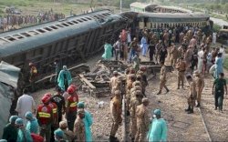 Kecelakaan Maut, Kereta Terbalik Tewaskan Puluhan Orang dan Luka-luka 