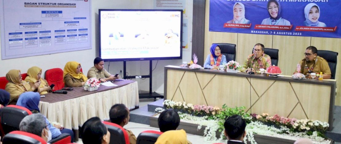 Danny Pomanto saat menerima Tim Survei LAM KPRS (Lembaga Akreditasi Mutu dan Keselamatan Pasien Rumah Sakit) dalam rangka penilaian akreditasi RSUD Daya Kota Makassar, di Aula RSUD Daya Kota Makassar, Senin, 7 Agustus 2023.