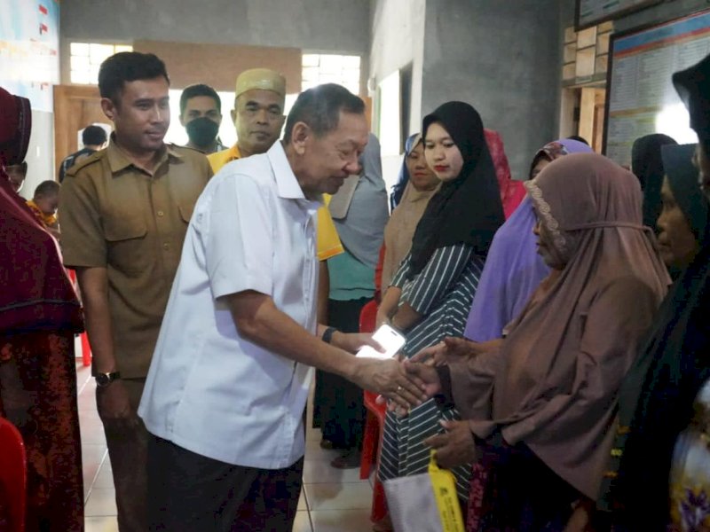 Hamka B Kady Bangun 21 Unit SPALDS di Desa Patikarya Kepulauan Selayar
