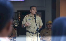 Camat Tallo Ikut Sukseskan Gerakan Pembagian Bendera Merah Putih