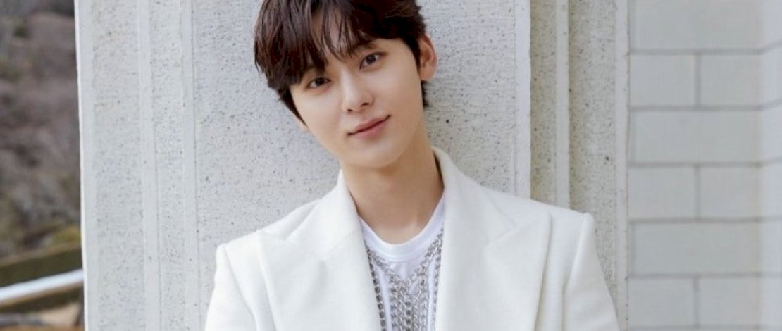 Idol dan aktor Hwang Minhyun bakal menggelar konser di Jakarta, Salah satu lagu yang akan dinyanyikan adalah Universe