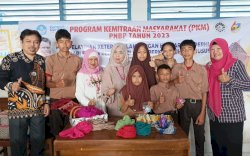 Tim PKM Jurusan PKh FIP UNM Bekali ABK di SLBN Polewali dengan Wawasan Kewirausahaan