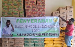 Kementan Beri Bantuan Pangan 1,2 Ton untuk Warga Puncak Papua