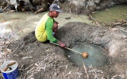 Kasus Kekeringan di Karanganyar Jadi Sorotan Media Luar Negeri:  Warga Gali Sungai Kering demi Air Bersih