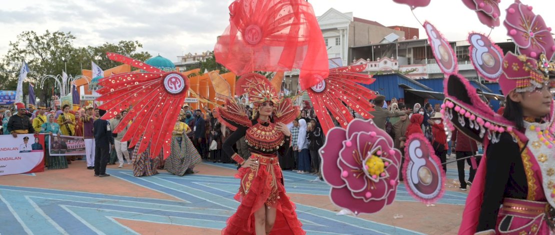 Karnaval dan pawai yang berlangsung di Kawasan RTH Calaccu Sengkang Kabupaten Wajo, Rabu, 9 Agustus 2023.

