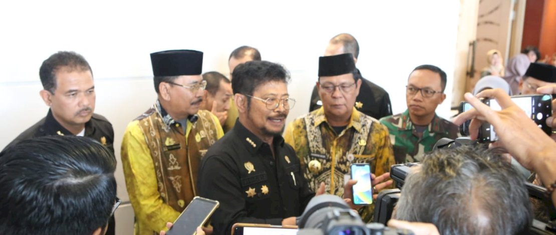 Mentan SYL pada Rapat Koordinasi (Rakor) Antisipasi Dampak El Nino Provinsi Kalsel di Bajarmasin, Jumat, 11 Agustus 2023. Mentan SYL pada Rapat Koordinasi (Rakor) Antisipasi Dampak El Nino Provinsi Kalsel di Bajarmasin, Jumat, 11 Agustus 2023.