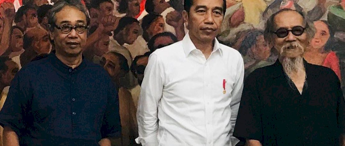 Djoko Pekik (baju hitam)  semasa hidupnya berfoto dengan Butet Kartaredjasa dan presiden Joko Widodo (Instagram @masbutet)