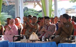 Asisten Ekbang Lepas Mahasiswa KKN UGM dan Unhas