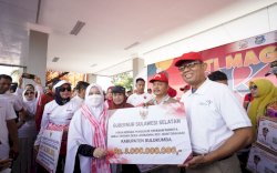 Gubernur Andi Sudirman Serahkan Dana Hibah Rp3 Miliar untuk Pondok Pesantren Panrita Jabal Hikmah