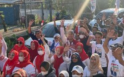 Puluhan Ribu Warga Meriahkan Jalan Sehat Merdeka Anak Rakyat