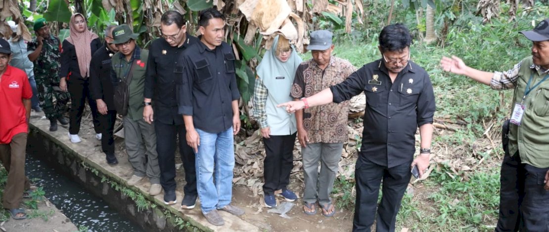 Mentan SYL meninjau kondisi air di kawasan pertanian DAS Citarum Kabupaten Bandung, Jawa Barat. Mentan SYL meninjau kondisi air di kawasan pertanian DAS Citarum Kabupaten Bandung, Jawa Barat.