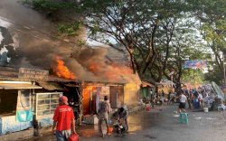 Warung Makan di GOR Sudiang Terbakar