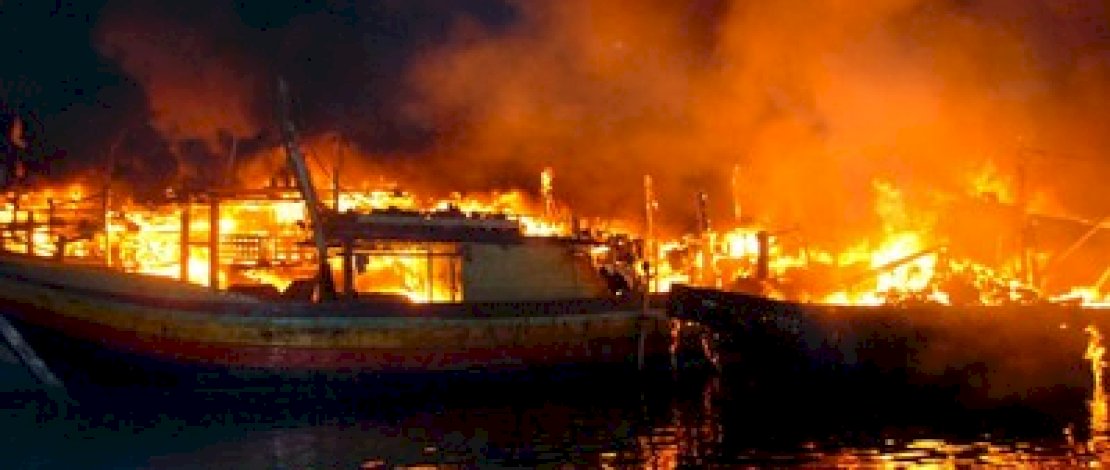 52 Kapal Terbakar di Pelabuhan Jongor Tegal 