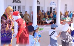Bunda PAUD Takalar Dampingi Pj Bupati Lepas Karnaval dan Gerak Jalan Indah HUT ke-78 RI