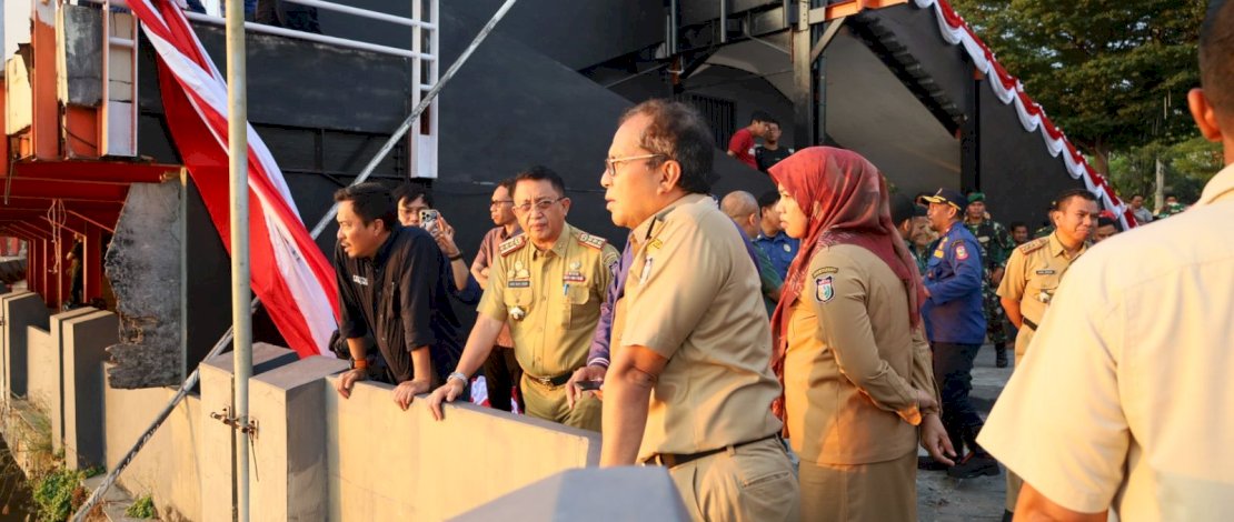 Jelang Upacara HUT RI ke-78, Danny Cek Kesiapan di Anjungan City of Makassar